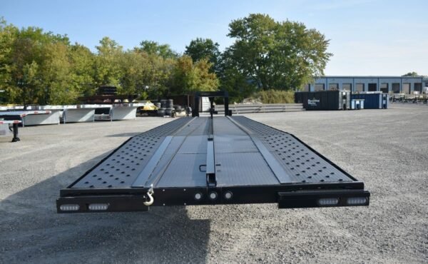 1200back.jpg Shipshe 53′ Gooseneck Trailer