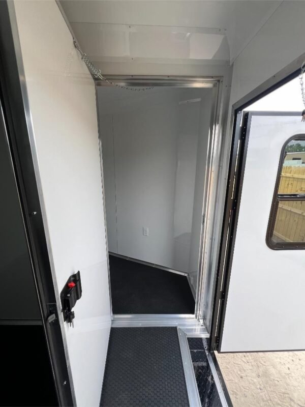 16.jpg Hybrid Enclosed Trailer 8.5x30TA