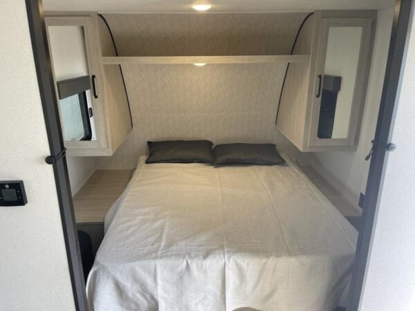 3C66A5C9-C5C8-47DA-9F5E-AD737984464D.jpg 2025 Palomino Puma Camping Edition 304BHCE