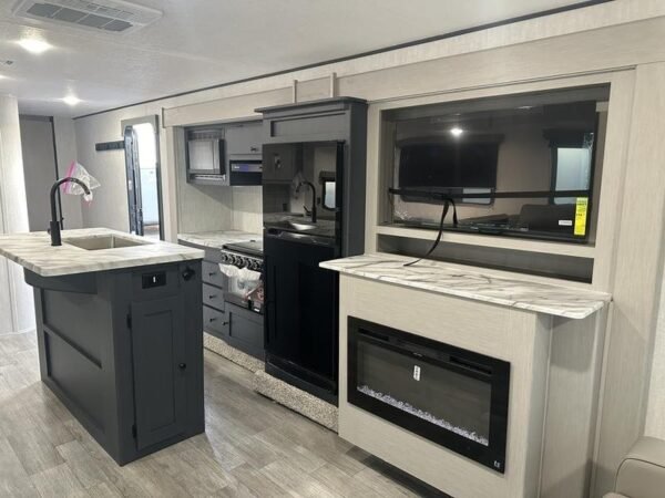 46F5BD26-9D8D-4995-B962-6C85EB9DDED8.jpg 2025 Coachmen Apex 293 RLDS