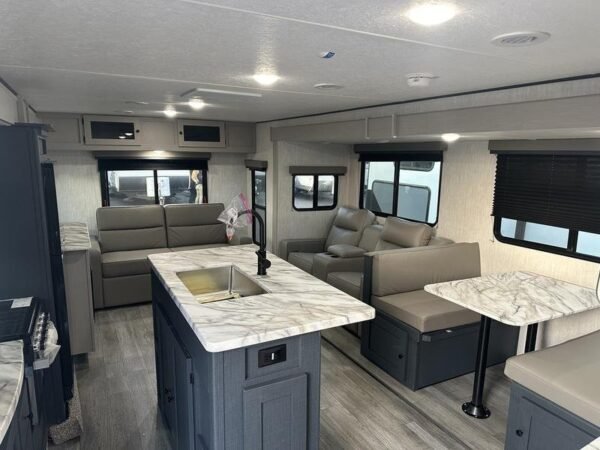 62F47880-B4BC-4242-B7DA-8299D2380B20.jpg 2025 Coachmen Apex 293 RLDS