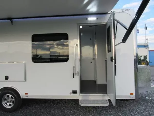 ATC-8.5X24-ALUMINUM-ENCLOSED-MOBILE-OFFICE-TRAILER-MOBILE-MARKETING-17.webp ATC 8.5 x 24 Aluminum Office Trailer Mobile Command Center