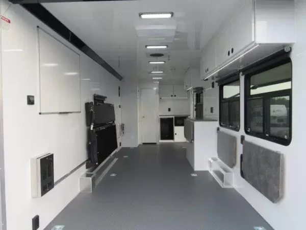 ATC-8.5X24-ALUMINUM-ENCLOSED-MOBILE-OFFICE-TRAILER-MOBILE-MARKETING-19.webp ATC 8.5 x 24 Aluminum Office Trailer Mobile Command Center