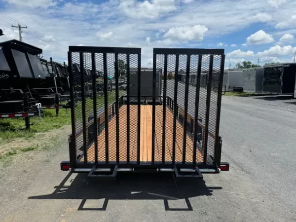 BWise-7x20-Equipment-Trailer-Landscape-Gate-EH20-10LE-HDLS-4.webp BWise 7 x 20 Low Profile Equipment Trailer Landscape Ramp