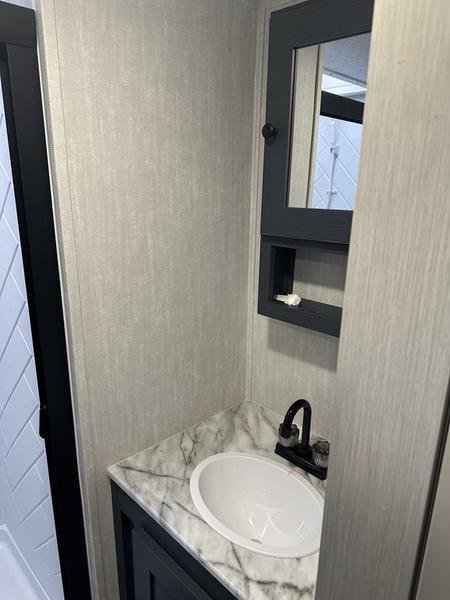 C82F430E-885C-4FE5-877E-8DB925C31B14.jpg 2025 Coachmen Apex 293 RLDS