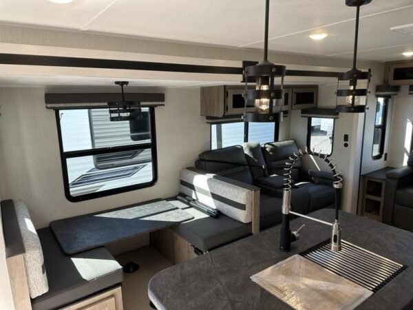 2025 Palomino Puma 31RLQS