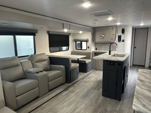 D380B9D0-B76F-4F2B-8B78-B23174D5B58E.jpg 2025 Coachmen Apex 293 RLDS