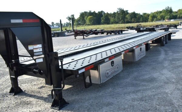 side2goose.jpg Shipshe 53′ Gooseneck Trailer